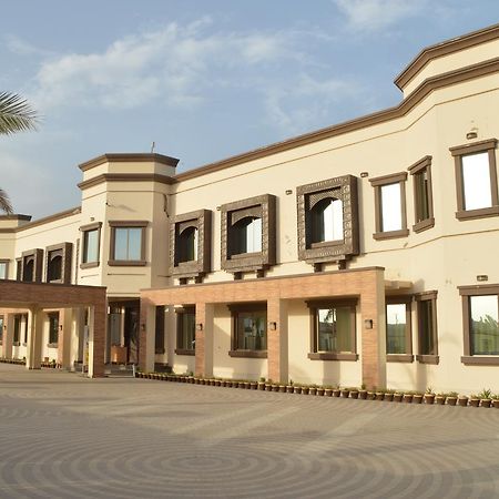 Midway Hotel & Restaurant Sadiqabad Exteriér fotografie