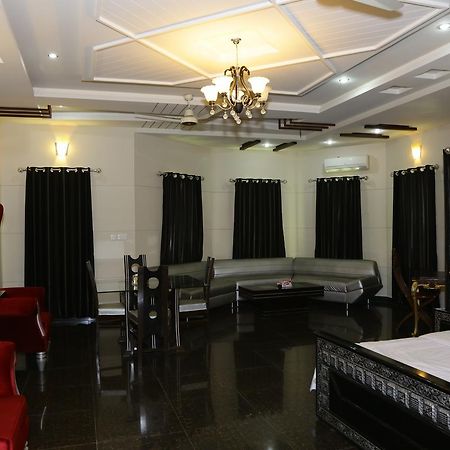 Midway Hotel & Restaurant Sadiqabad Exteriér fotografie