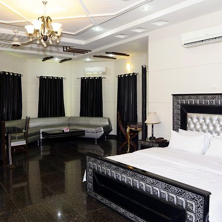 Midway Hotel & Restaurant Sadiqabad Exteriér fotografie