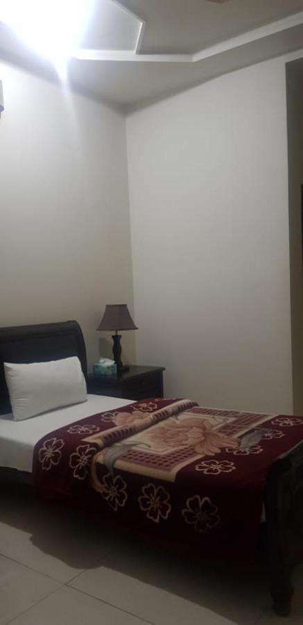 Midway Hotel & Restaurant Sadiqabad Exteriér fotografie