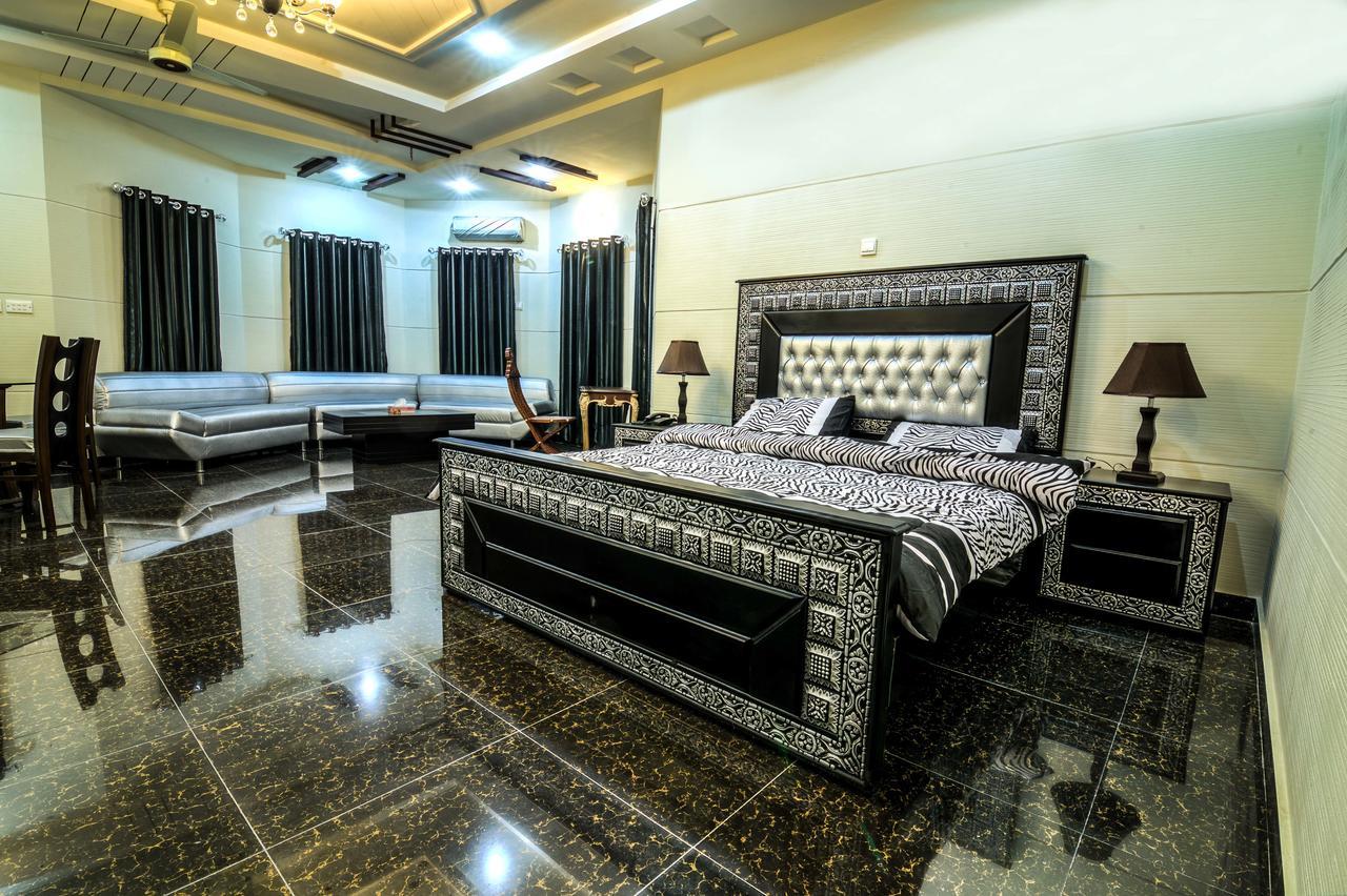 Midway Hotel & Restaurant Sadiqabad Exteriér fotografie