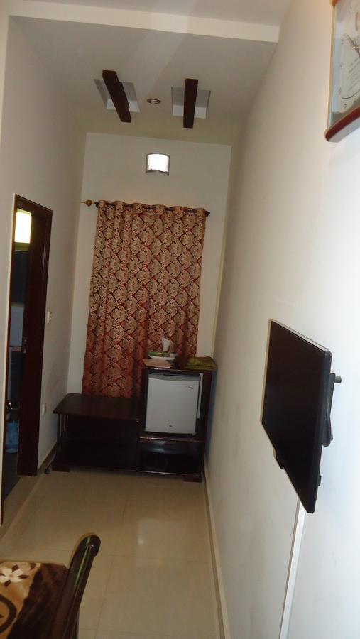 Midway Hotel & Restaurant Sadiqabad Exteriér fotografie