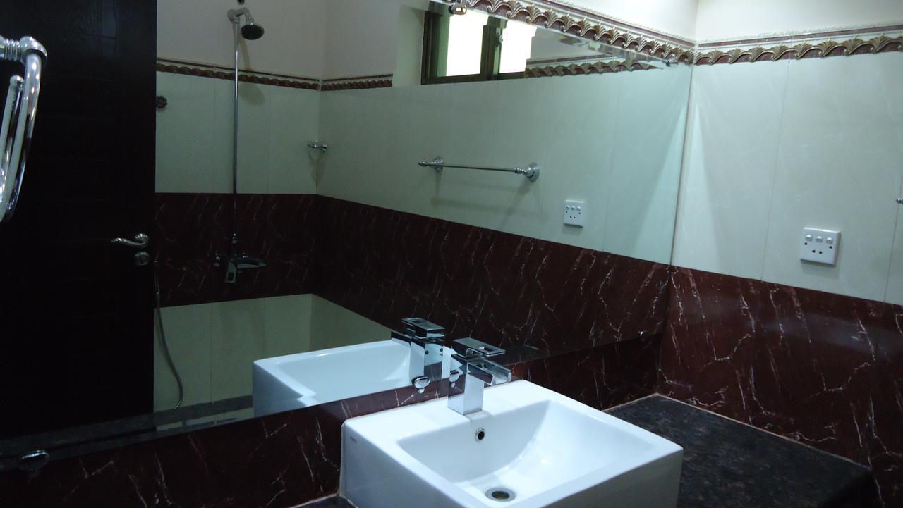 Midway Hotel & Restaurant Sadiqabad Exteriér fotografie