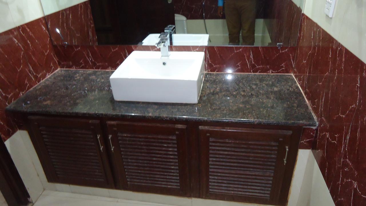 Midway Hotel & Restaurant Sadiqabad Exteriér fotografie