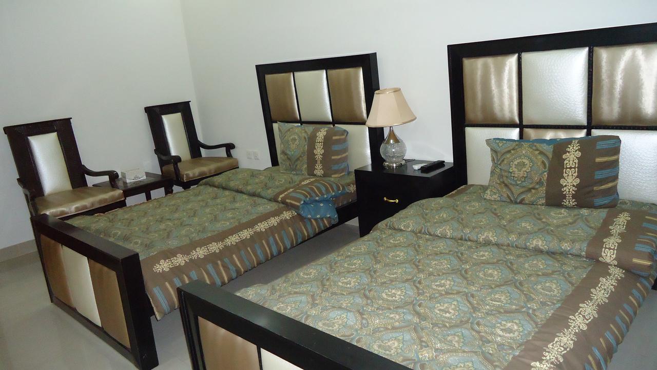 Midway Hotel & Restaurant Sadiqabad Exteriér fotografie
