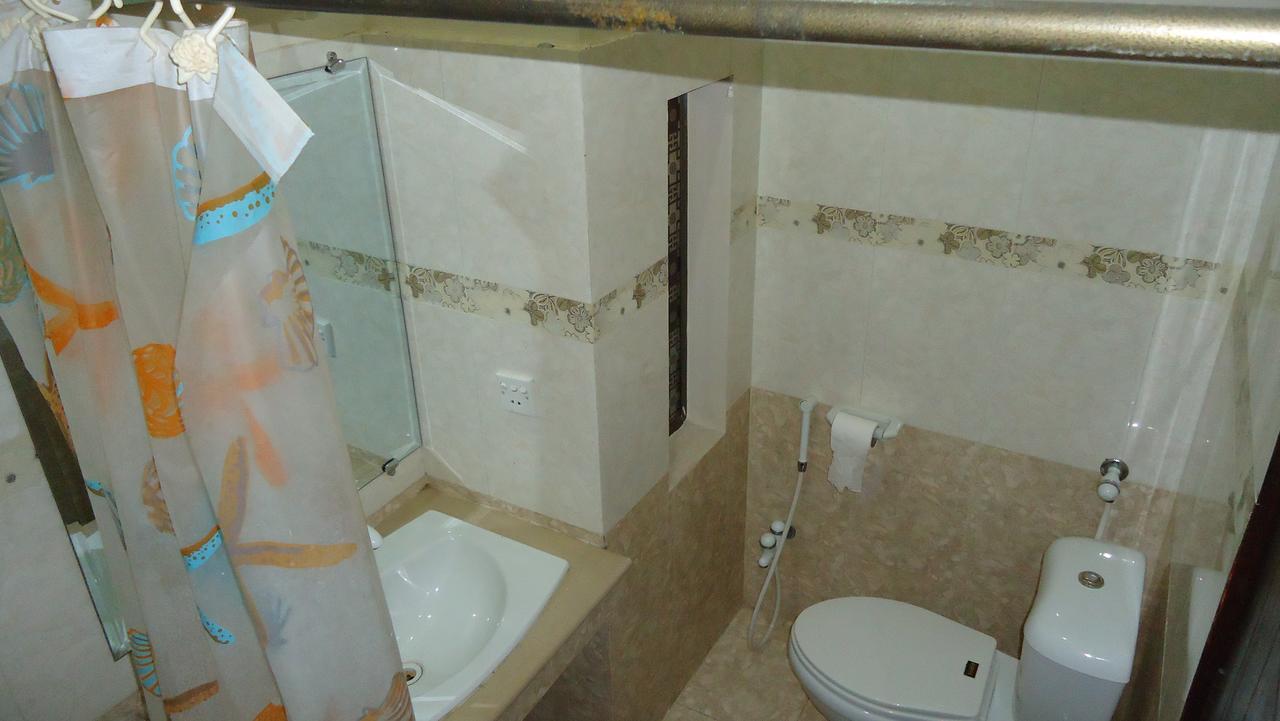Midway Hotel & Restaurant Sadiqabad Exteriér fotografie