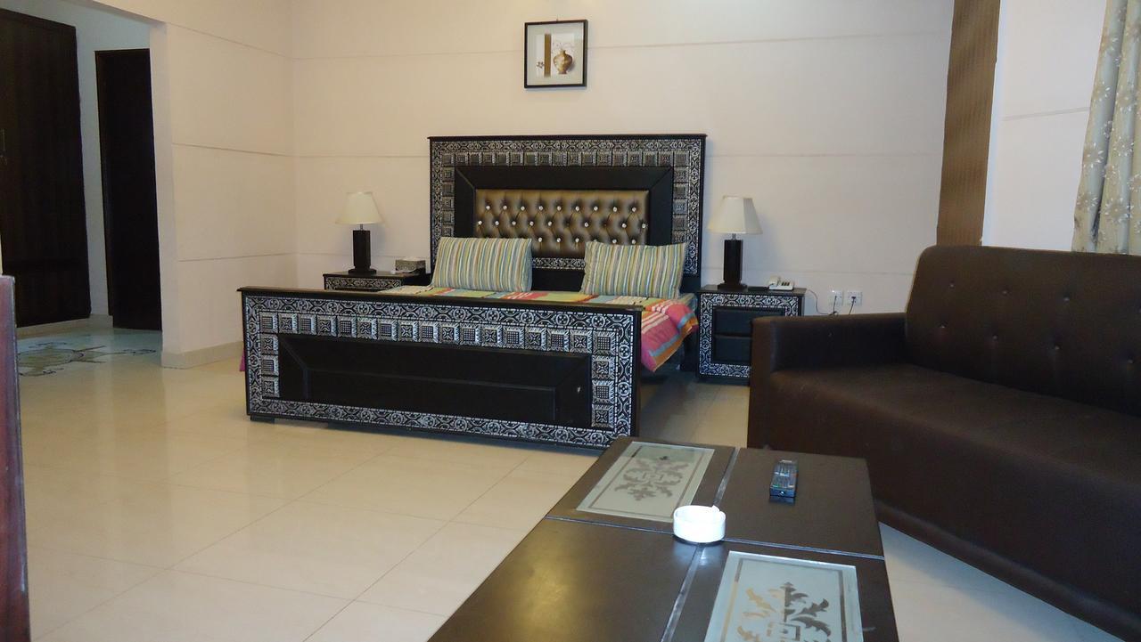 Midway Hotel & Restaurant Sadiqabad Exteriér fotografie