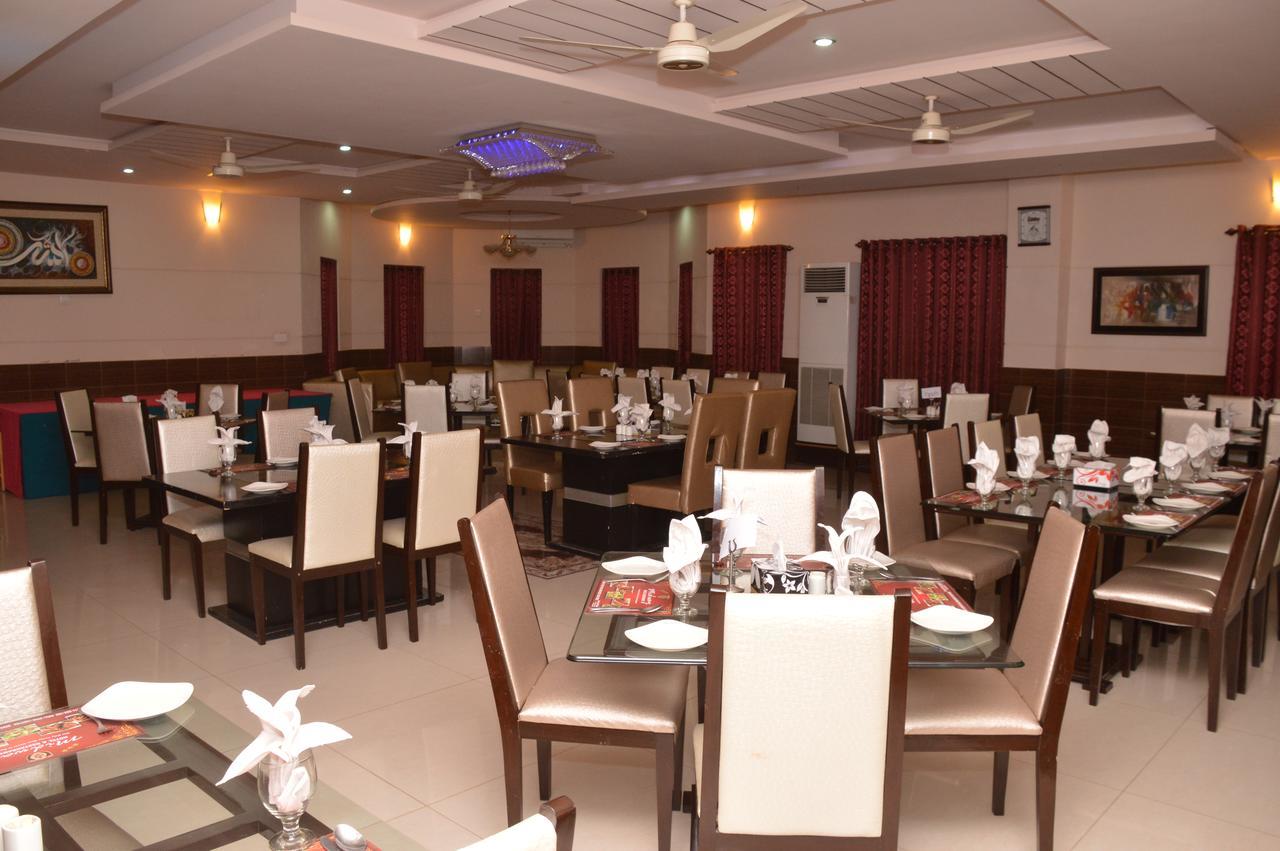 Midway Hotel & Restaurant Sadiqabad Exteriér fotografie
