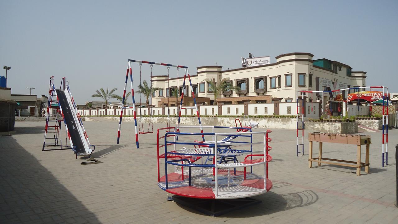 Midway Hotel & Restaurant Sadiqabad Exteriér fotografie