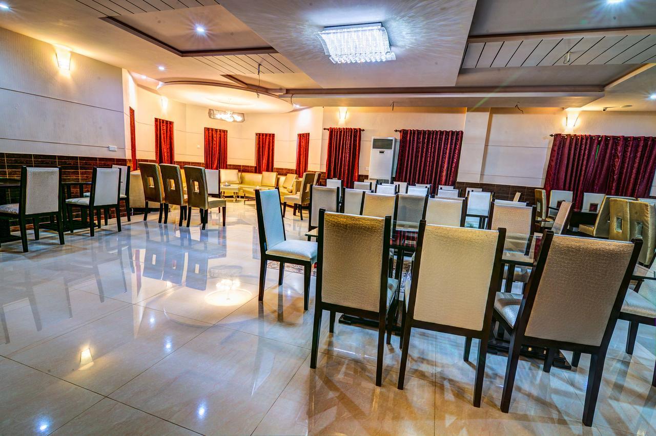 Midway Hotel & Restaurant Sadiqabad Exteriér fotografie