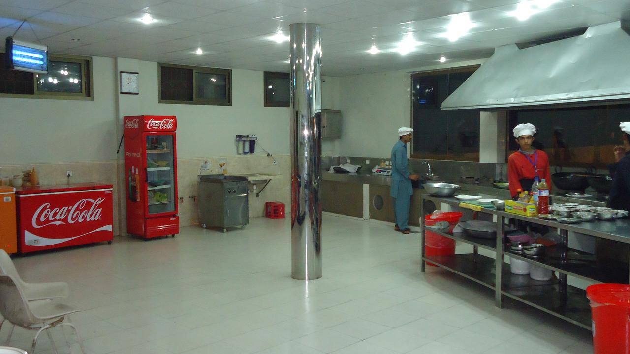Midway Hotel & Restaurant Sadiqabad Exteriér fotografie