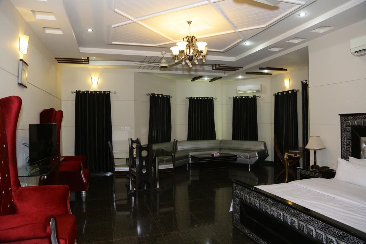 Midway Hotel & Restaurant Sadiqabad Exteriér fotografie
