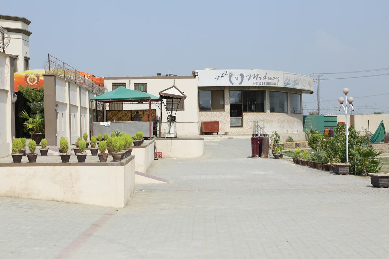 Midway Hotel & Restaurant Sadiqabad Exteriér fotografie