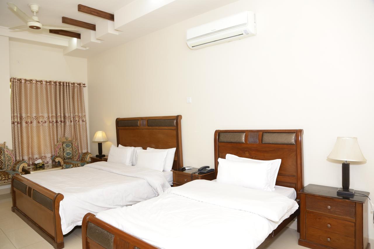 Midway Hotel & Restaurant Sadiqabad Exteriér fotografie