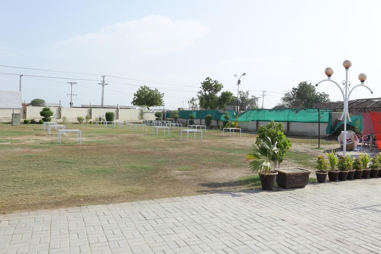 Midway Hotel & Restaurant Sadiqabad Exteriér fotografie