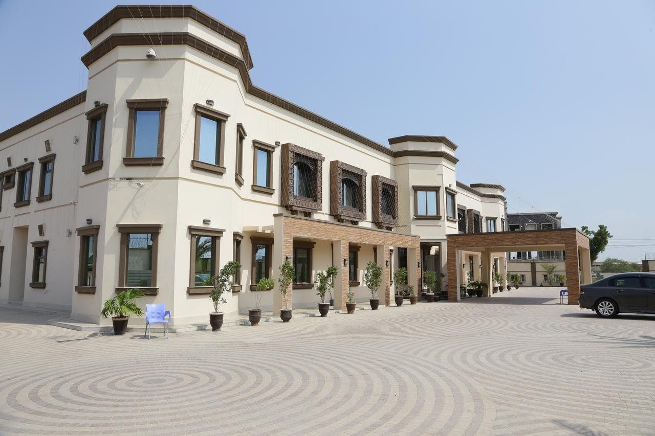Midway Hotel & Restaurant Sadiqabad Exteriér fotografie